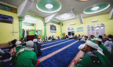 Milad ke-5 Pejuang Subuh, Gubri Syamsuar Salat Subuh Berjemaah di Masjid Al-Fath Rokan Hilir