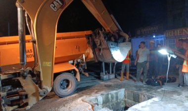 Ini Dia Penyebab Banjir di Simpang Pasar Pagi Arengka Pekanbaru, Dinas PUPR-PKPP Riau Turunkan Alat Berat