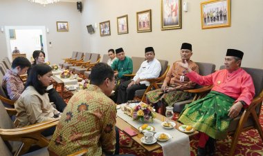 Kunjungi Gubri Syamsuar, Konjen Singapura Akan Bawa Perusahaan untuk Berinvestasi di Provinsi Riau