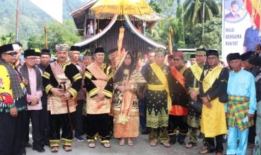 Gubri Syamsuar Terima Gelar Rajo Nan Sati Alam Batuah dari Suku Chaniago Lubuk Nyiur Kabupaten Pesisir Selatan
