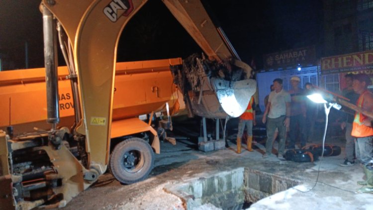 Ini Dia Penyebab Banjir di Simpang Pasar Pagi Arengka Pekanbaru, Dinas PUPR-PKPP Riau Turunkan Alat Berat