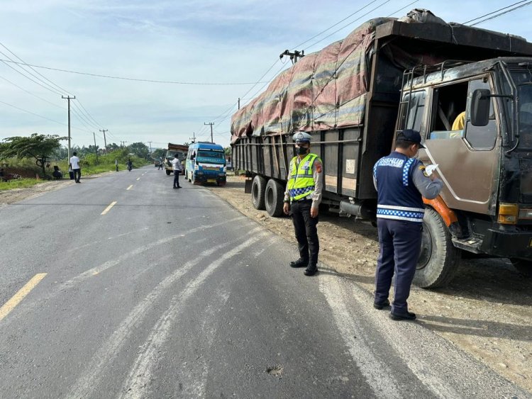 166 Kendaraan ODOL Terjaring Razia Tim Gabungan Dishub dan Polda Riau di Jalan Lintas Riau-Sumatera Utara