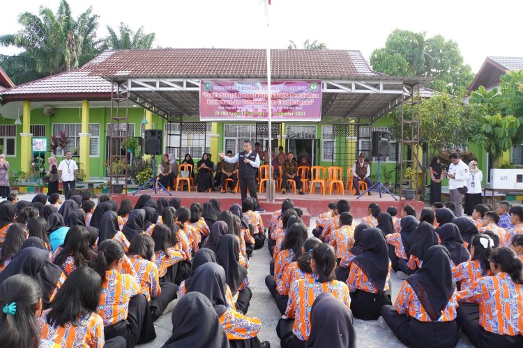 Dikunjungi KPU Riau, Siswa SMAN 3 Siak Hulu Bertanya Soal DPT Hingga Pemilu