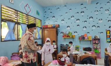 Kabut Asap Karhutla Selimuti Riau, Siswa MIN 1 Pekanbaru Mulai Pakai Masker