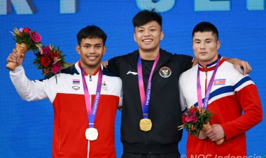 Lifter Indonesia Rahmat Erwin Abdullah Raih Medali Emas Kelima Indonesia di Ajang Asian Games 2022 Hangzhou