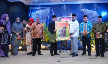 Buku Kisah Permaisuri Raja Siak Diluncurkan, Alfedri : Menjadi Rujukan Sejarah Kesultanan Siak