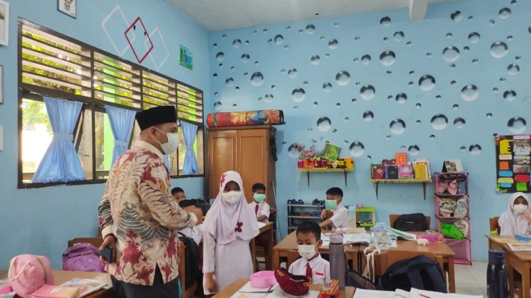 Kabut Asap Karhutla Selimuti Riau, Siswa MIN 1 Pekanbaru Mulai Pakai Masker