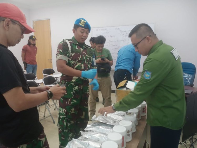 Tim Gabungan Bandara SSK II Pekanbaru Amankan 3,868 Kg Sabu dalam Paket Kosmetik