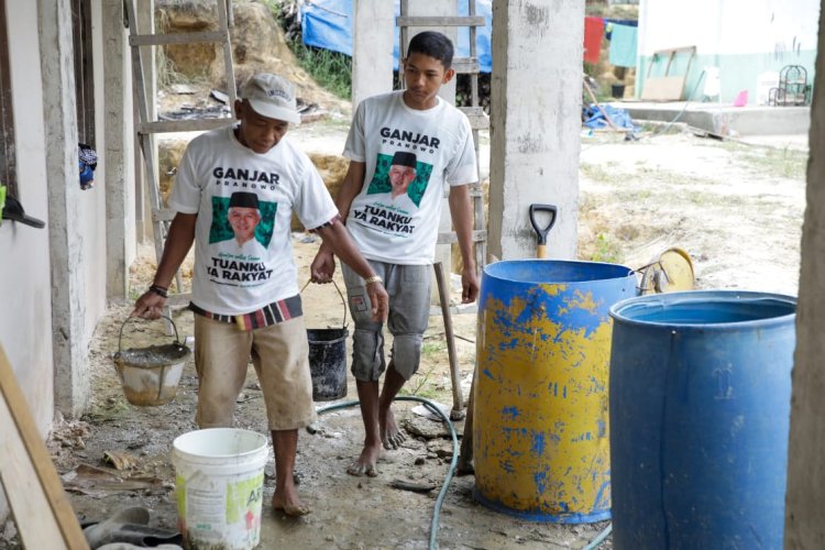Santri Ganjar Gotong Royong Bangun RKB Pondok Pesantren di Kampar