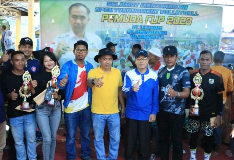 Ketua DPRD Inhil Tutup Open Turnamen Bola Voli Pemuda Cup 2023 di Teluk Pinang