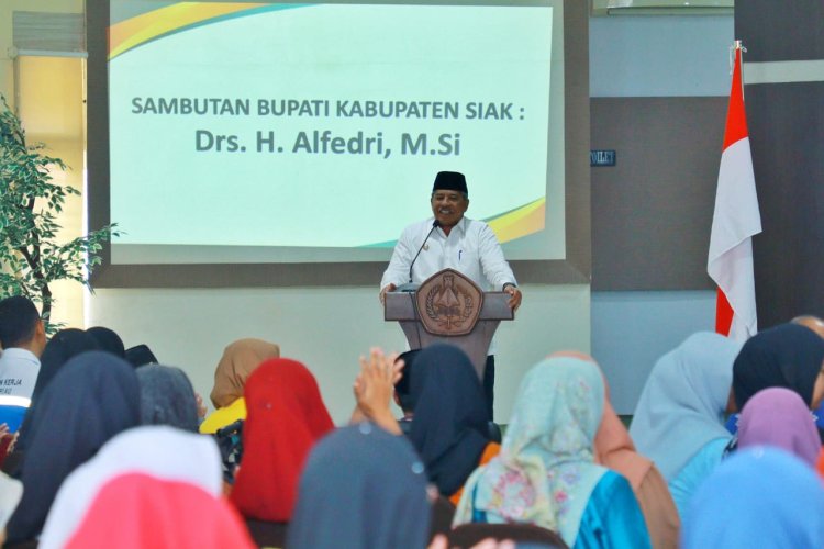 Bupati Alfedri Paparkan Program BeTUNAS di Kuliah Umum Unilak