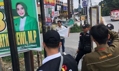 Panwaslu Tenayan Raya Tertibkan APK Pemilu 2024, Ratusan APK Dicopot