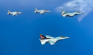 Pesawat Tempur F-16 TNI AU dari Skadron Udara 16 Wing Udara 6 Lanud Roesmin Nurjadin Patroli di Selat Malaka