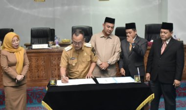 Ketua DPRD Kampar Bersama Pj Bupati Kampar Lakukan Penandatanganan Nota Kesepakatan