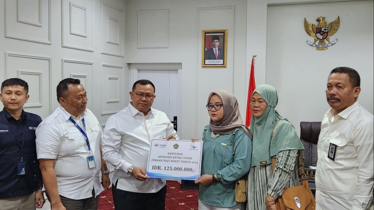 Ahli Waris 12 Jemaah Haji Wafat di Pesawat Terima Asuransi Ekstra Cover Rp125 Juta per Orang