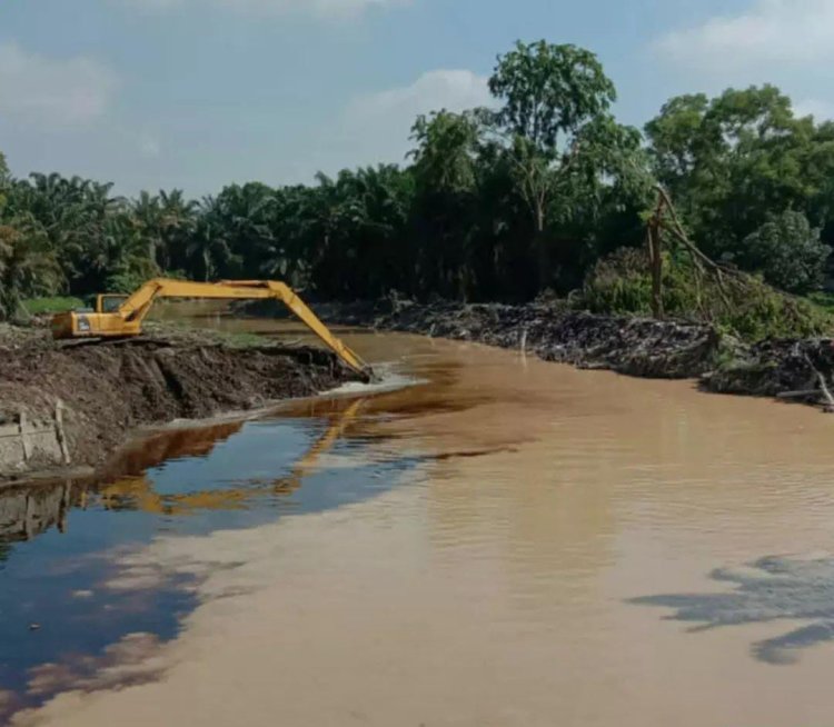 Cegah Banjir di Musim Hujan, Dinas PUPR Pekanbaru Mormalisasi Drainase dan Anak Sungai