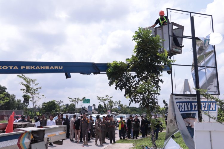 Sepekan, Bawaslu Pekanbaru Turunkan 2462 APK