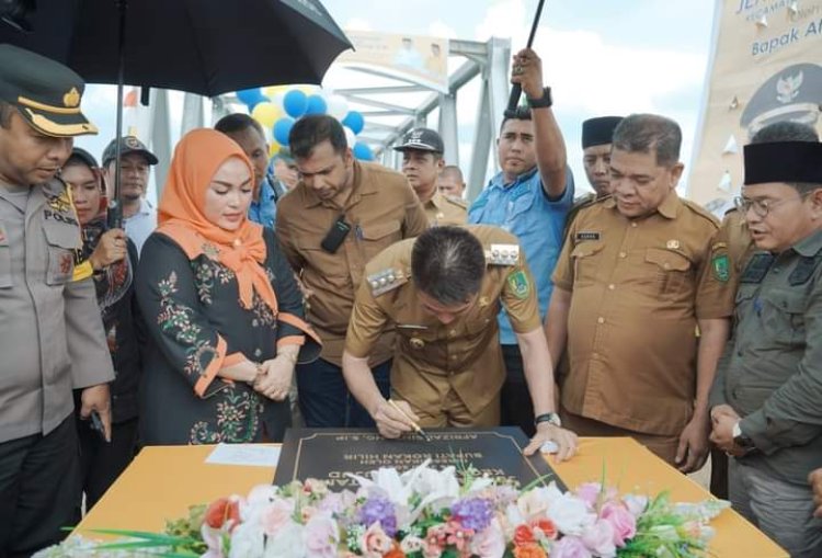 Afrizal Sintong Resmikan Jembatan Air Hitam Pujud