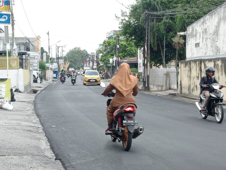 Perbaikan Sedang Berlangsung, overlay Badan Jalan Dahlia di Kecamatan Sukajadi Ditargetkan Rampung pada Desember 2023 