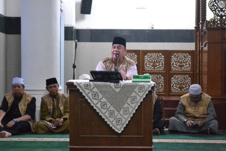 Plt Gubri Edy Natar Nasution Ikuti Gerakan Shalat Subuh Berjemaah di Masjid Paripurna Baitul Muktamar Rumbai