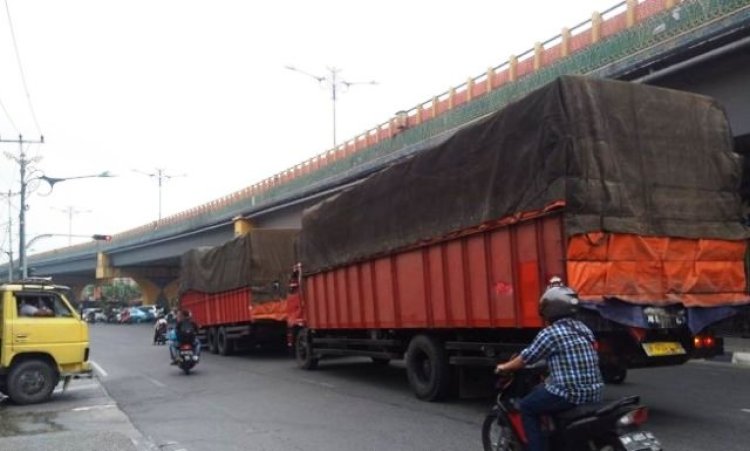 Truk Tonase Besar Dilarang Melintas di Jalan Dalam Kota Pekanbaru Pukul 06.00 hingga 22.00, Ini Dia Rutenya