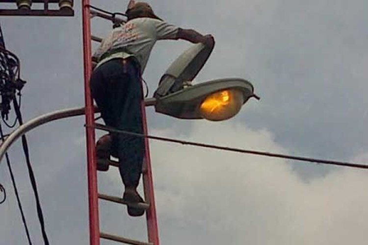 Dishub Pekanbaru Gandeng PLN Tertibkan Lampu Penerangan Jalan Umum yang tak Sesuai Standar