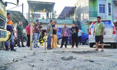 Jalan Suka Karya Desa Tarai Bangun Rusak, Pj Bupati Kampar Muhammad Firdaus Tinjau Perbaikan