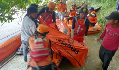 Tim Basarnas Pekanbaru Temukan Tami Nelayan yang Tenggelam di Sungai Kampar Telah Meninggal Dunia