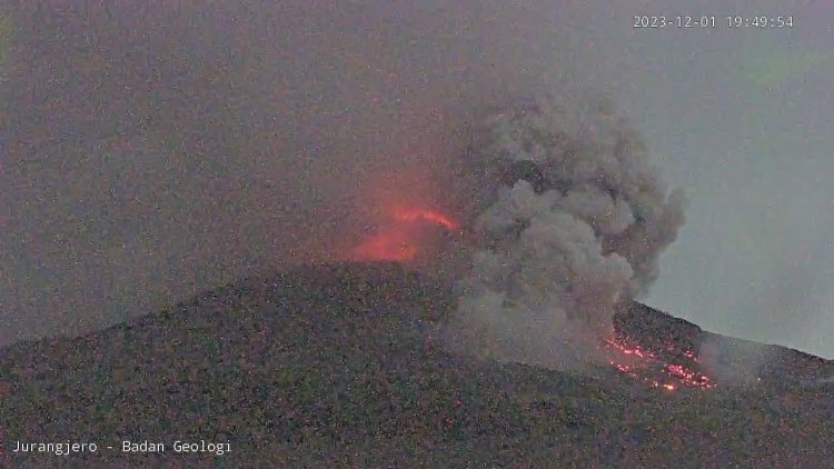 Gunung Merapi Kembali Muntahkan Awan Panas Guguran, Boyolali dan Magelang Hujan Abu