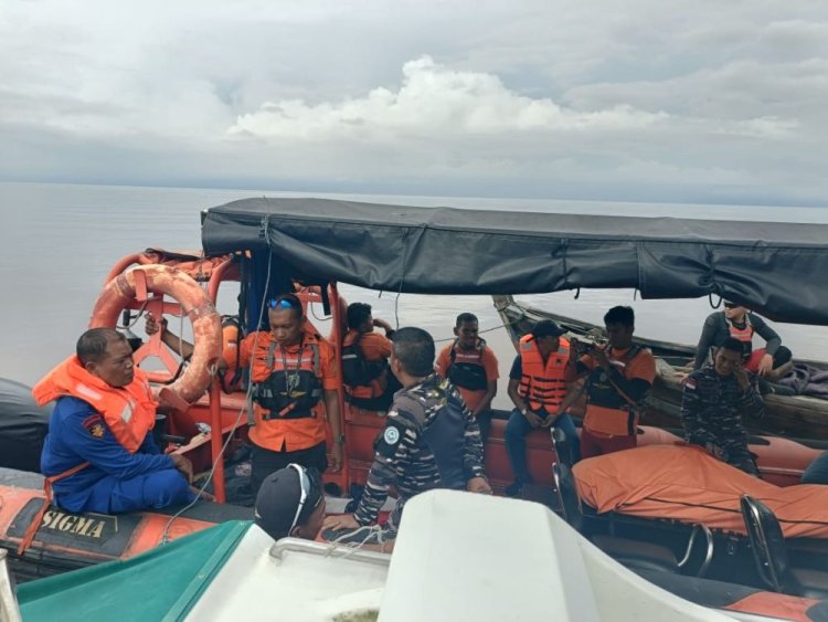 Kapal TB Bina Sarana 82 Terbakar, ABK Terjun ke Perairan Pulau Rusah Masih Dicari Tim SAR Gabungan