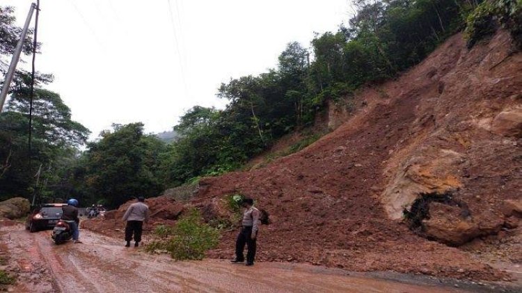 Jalan Lintas Sumbar-Riau Longsor, Arus Lalulintas Putus