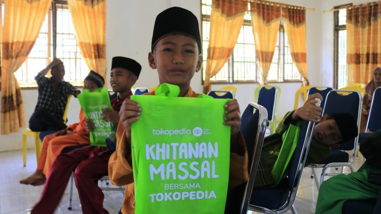 Manfaatkan Liburan Sekolah, Tokopedia bersama IZI Riau Gelar Khitan Massal di Pedalaman Kepulaun Meranti
