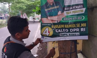 Ratusan APK dan BK Pemilu 2024 Dicopot di Pekanbaru
