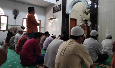 Bolehkah Tidak Berangkat Sholat Jumat karena Hujan Lebat?