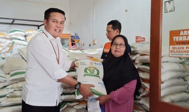 Sesuai Data RT/RW, Pemko Pekanbaru Salurkan 10 Ton Beras untuk 1.000 KK Korban Banjir