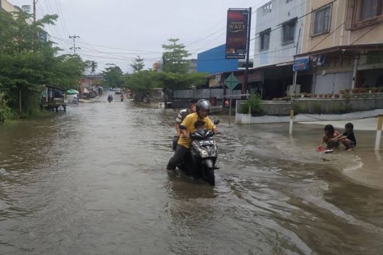 Sembilan Daerah di Riau Tetapkan Status Siaga Darurat Banjir