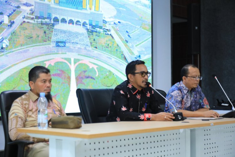 Kadis Kominfotiksan Kota Pekanbaru Raja Hendra Saputra Pimpin Rapat Awal Tahun 2024