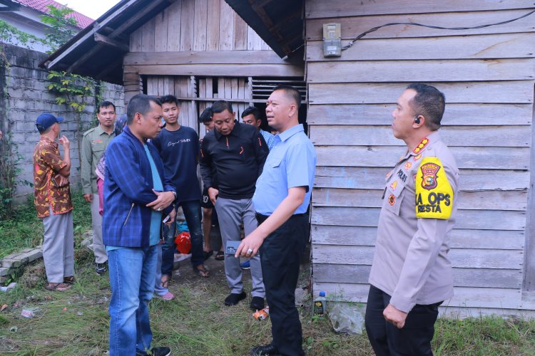 Pj Wali Kota Pekanbaru Tinjau Lokasi Bedah Rumah Warga Jalan Garuda Sakti, Begini Kondisinya