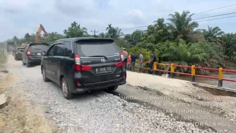 Jalintim Desa Barangan Km 183 Sistem Buka Tutup, Jembatan Sei Solok Masih Perbaikan