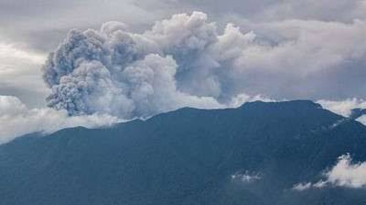 Gunung Marapi Sumbar Masih Erupsi, Ini yang Berpotensi Terdampak