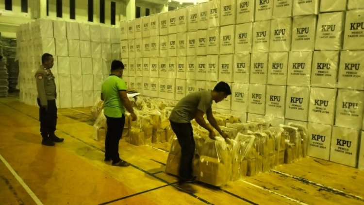 Kantor Camat Rantau Kopar Kebanjiran, Surat Suara Dipindahkan ke Gudang Logistik KPU Rohil di GOR Batu 6 Bagansiapiapi