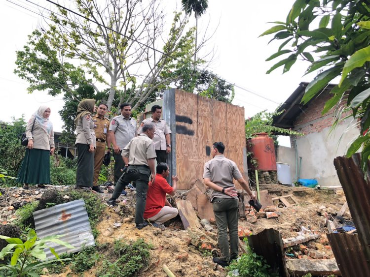 BPBD Pekanbaru Tinjau Rumah Terdampak Longsor di Rumbai Timur dan Kulim