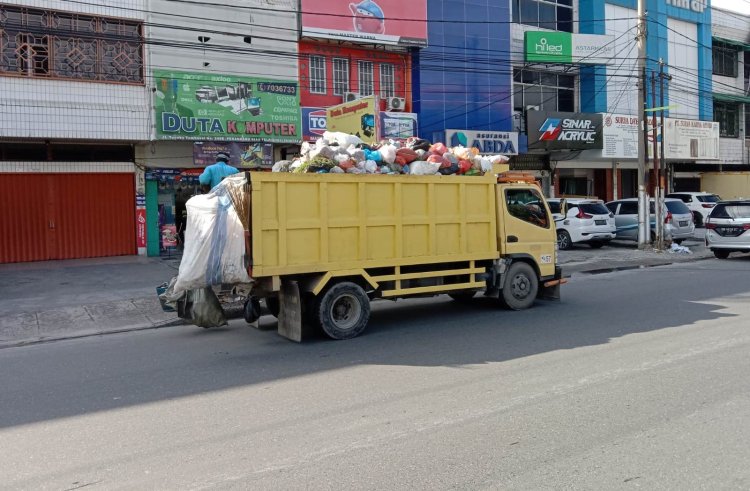 Agar Bekerja Sesuai Kontrak, Truk Angkut Sampah di Pekanbaru Dipasang GPS