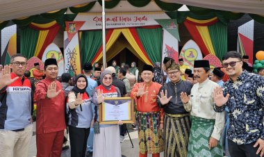 HUT ke-74 Kampar, PHR Terima Penghargaan Atas Komitmen Turunkan Angka Stunting