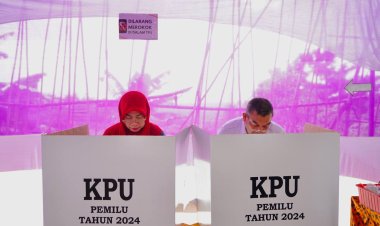 Pemilu 2024, Gubernur Riau Edy Natar Nasution dan Istri Gunakan Hak Pilih di TPS 04 Kelurahan Industri Tenayan