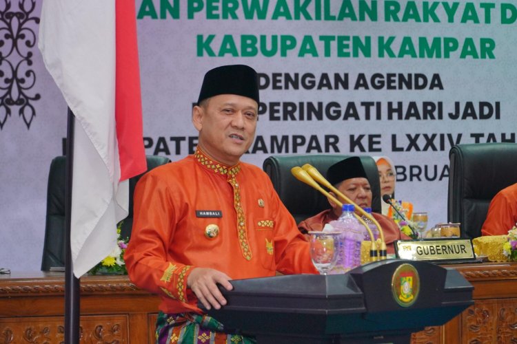 Peringati Hari Jadi Kabupaten Kampar ke-74 Tahun, Pj Bupati Hambali Ikuti Sidang Paripurna Istimewa di DPRD Kampar