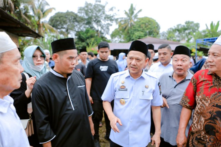 Pj Bupati Hambali Lepas Jenazah Hj Rasyidah, orangtua Ketua LPTQ Kabupaten Kampar