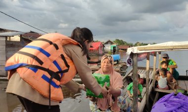 Kwarda Riau Salurkan Bantuan untuk Korban Banjir Pelalawan