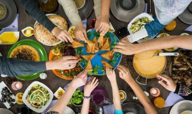 Sering Bukber Bikin Boncos! Lakukan Ini Agar Keuanganmu Aman