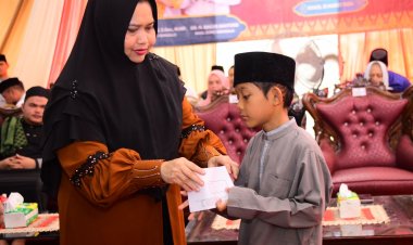 Bupati Bengkalis Kasmarni Berbagi Kebahagian Bersama Anak Yatim dan Kaum Dhuafa di Mandau